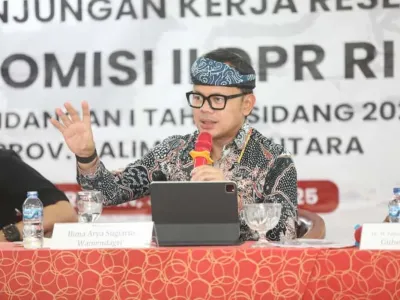 Wakil Menteri Dalam Negeri (Wamendagri) Bima Arya Sugiarto dalam Kunjungan Kerja Reses Komisi II Dewan Perwakilan Rakyat (DPR) RI Masa Persidangan I Tahun Sidang 2025?2026 di Kota Tarakan, Kalimantan Utara (Kaltara), Jumat (3/10/2025).
