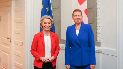 Denmark&#39;s Prime Minister Mette Frederiksen (R) welcomes President of the European Commission Ursula von der Leyen for an informal summit in the Danish parliament at Christiansborg Castle. Dati Bendo/European Commission/dpa