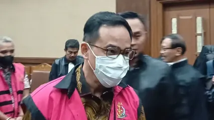 Mantan Kepala Dinas Kebuadayaan (Kadisbud) Daerah Khusus (DK) Jakarta, Iwan Henry Wardhana usai didakwa merugikan keuangan negara Rp 36.319.045.056,69 (Rp 36,3 miliar) di Pengadilan Tipikor Jakarta Pusat, Selasa (17/6/2025) malam.