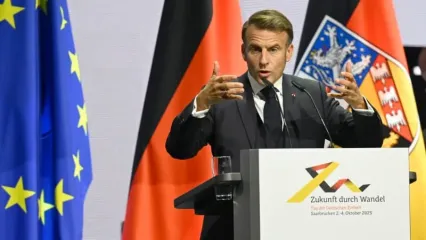 French President Emmanuel Macron speaks at the central celebrations for the Day of German Unity in the Congress Hall. On October 3, 2025, Germany celebrates the 35th anniversary of German reunification. Jean-Christophe Verhaegen/POOL AFP/dpa