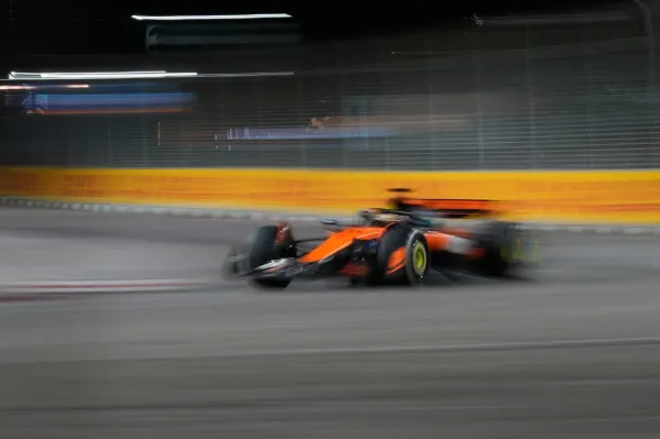 McLaren driver Oscar Piastri of Australia steers his car during the Singapore Formula One Grand Prix at the Marina Bay Street Circuit in Singapore, Sunday, Oct. 5, 2025. (AP Photo/Vincent Thian) (ASSOCIATED PRESS)