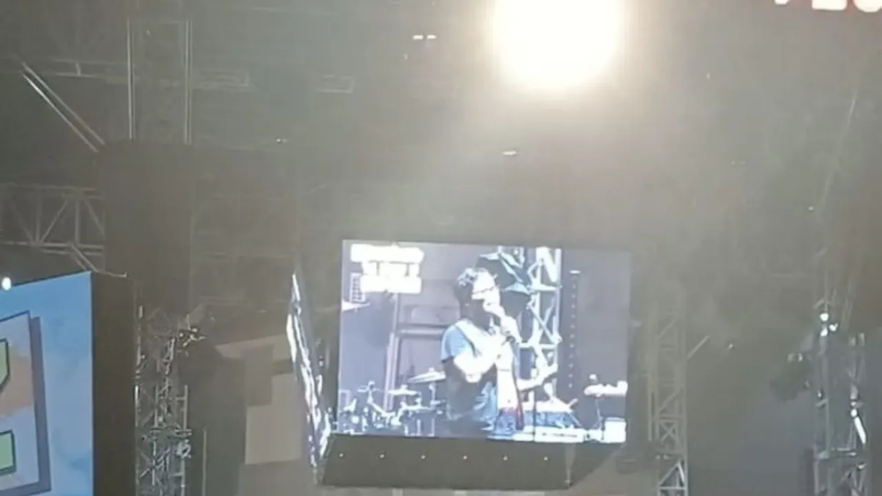 Soleh Solihun dalam acara Riffmeister: The Legacy of Ricky Siahaan yang digelar di Synchronize Fest 2025 di Gambir Expo, Kemayoran, Jakarta Pusat, Minggu (5/10/2025).