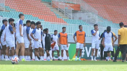 Pemain Persikad Depok berlatih jelang laga Liga 2 Championship melawan PSPS. Pertandingan Persikad vs PSPS dijadwalkan berlangsung di Stadion Pakansari, Kabupaten Bogor, Sabtu (4/10) pukul 15.30 WIB.