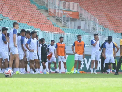Pemain Persikad Depok berlatih jelang laga Liga 2 Championship melawan PSPS. Pertandingan Persikad vs PSPS dijadwalkan berlangsung di Stadion Pakansari, Kabupaten Bogor, Sabtu (4/10) pukul 15.30 WIB.