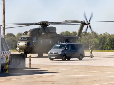 A German Armed Forces CH53 helicopter with a suspect on board stands on the apron of Karlsruhe/Baden-Baden Airport (FKB) as Federal Police vehicles are seen in the foreground. Three suspected members of the Islamist terrorist organization Hamas were arrested on Wednesday and are to be brought before the Federal Court of Justice in Karlsruhe today. Philipp von Ditfurth/dpa