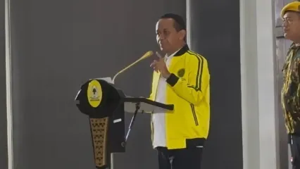 Ketua Umum Partai Golkar Bahlil Lahadalia saat menyampaikan sambutan dalam acara Pembukaan Diklat Kader Muda Golkar Gelombang II di DPP Partai Golkar, Jakarta, Jumat (3/10/2025).