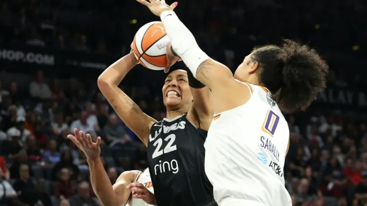 A'ja Wilson of the Las Vegas Aces shoots over Satou Sabally in the Aces' victory over the Phoenix Mercury in game two of the WNBA Finals (Ian Maule)