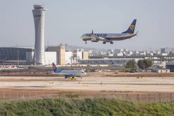 A Ryanair flight lands at Ben-Gurion Airport, March 31, 2025. (photo credit: YOSSI ALONI/FLASH90)