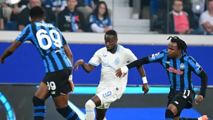 Ademola Lookman challenges for the ball against Club Brugges