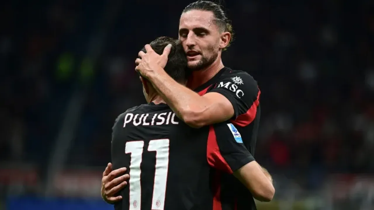 Adrien Rabiot celebrates Christian Pulisic's goal for AC Milan against Napoli (Piero CRUCIATTI)