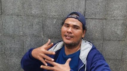 Aktor Fahmi Bo kini berjualan pecel lele di pinggir jalan karena sudah tak aktif lagi syuting.