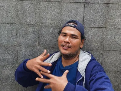 Aktor Fahmi Bo kini berjualan pecel lele di pinggir jalan karena sudah tak aktif lagi syuting.