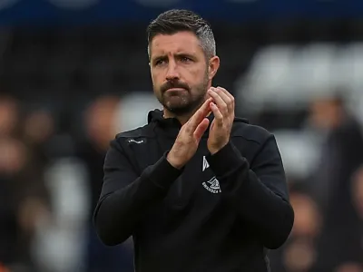 Alan Sheehan applauds Swansea fans 