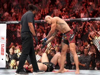 Alex Pereira celebrates his quickfire stoppage of Magomed Ankalaev (Getty Images)