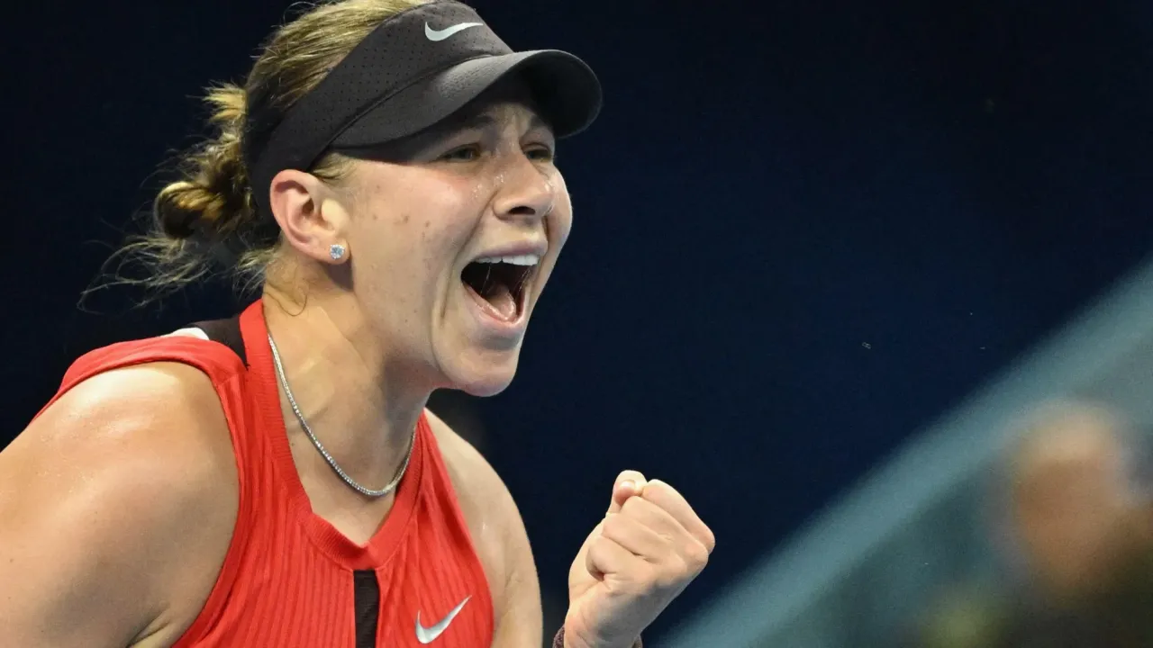 Amanda Anisimova celebrates during her China Open final win against Linda Noskova
