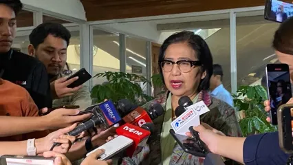 Anggota Komisi IX DPR Irma Suryani Chaniago di Kompleks Parlemen, Senayan, Jakarta Pusat, Selasa (4/3/2025). 