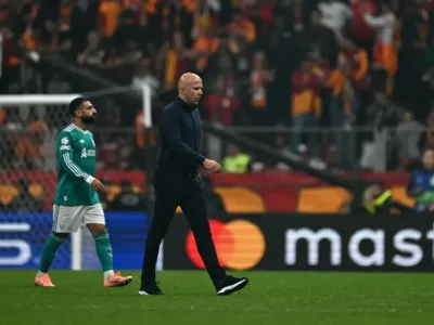 Arne Slot is searching for answers after successive defeats for Liverpool (Ozan KOSE)