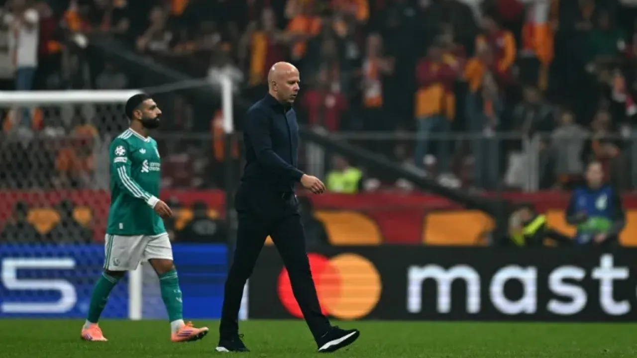 Arne Slot is searching for answers after successive defeats for Liverpool (Ozan KOSE)