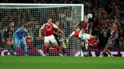 Arsenal's Gabriel Martinelli in action against Olympiakos (Adrian Dennis)