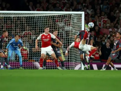 Arsenal's Gabriel Martinelli in action against Olympiakos (Adrian Dennis)