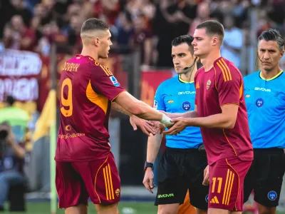 Artem Dovbyk and Evan Ferguson looking like they&#x002019;re holding a seance as the former subs in for the latter.