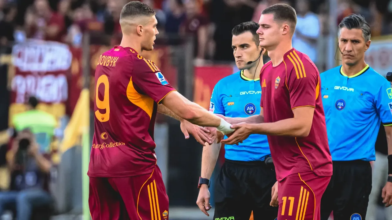 Artem Dovbyk and Evan Ferguson looking like they&#x002019;re holding a seance as the former subs in for the latter.