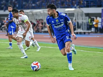 Bek Timnas Irak bertransformasi jadi bek kiri saat bermain untuk Persib Bandung tatap Super League 2025-2026. 