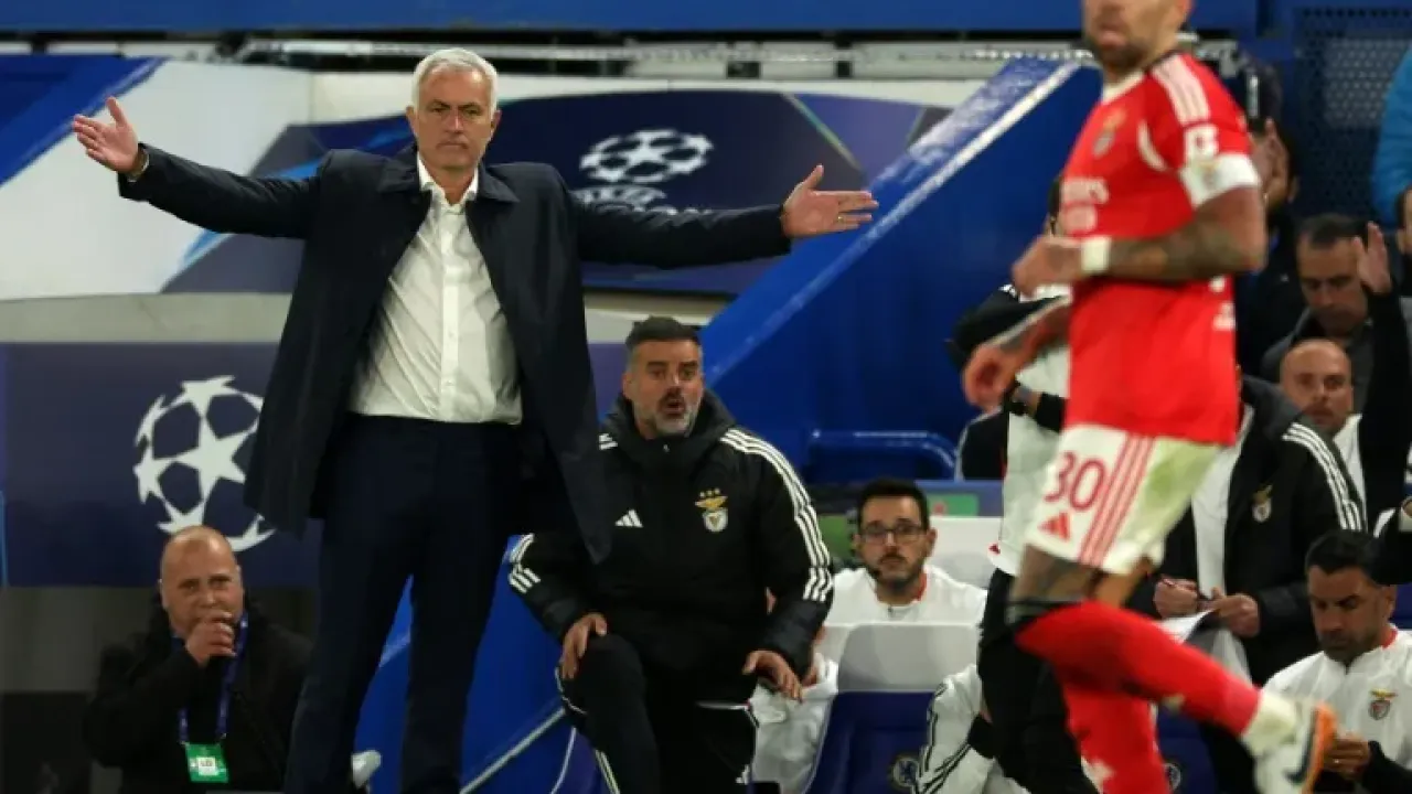 Benfica boss Jose Mourinho watches his side's defeat at Chelsea (Adrian Dennis)