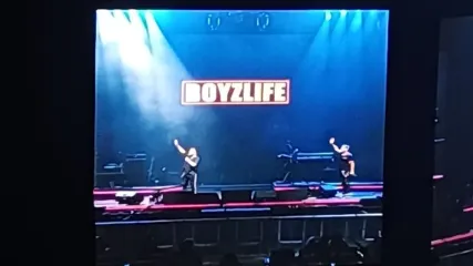 Boyzlife membuka konser The Celebration of Mimi Mariah Carey di Sentul International Convention Center, Sabtu (4/10/2025).