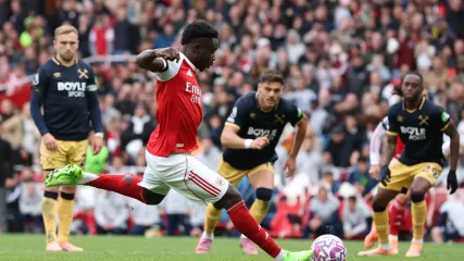 Bukayo Saka reflects on &#x002018;beautiful&#x002019; Arsenal achievement vs West Ham