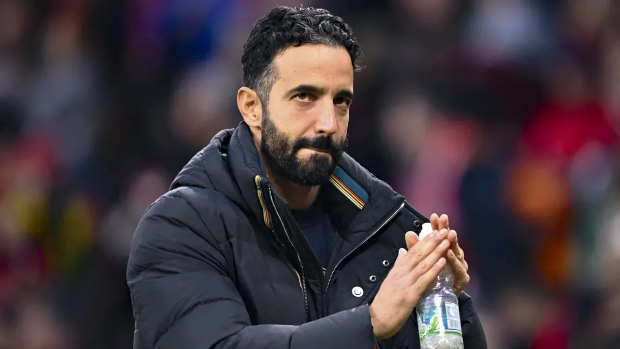 Champions League winner &#x002018;waiting&#x002019; to replace Ruben Amorim at Man United