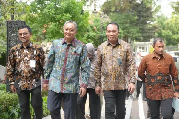 Direktur Utama Jasa Marga Rivan A Purwantono saat menghadiri kegiatan penandatanganan PPJT Bogor-Serpong via Parung di Jakarta, Jumat (3/10/2025).