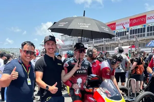 Doni Tata Pradita mantan pembalap saat berada ditengah persiapan MotoGP 2025 di Sirkuit Mandalika Lombok, Nusa Tenggara Barat, Minggu (5/10/2025) siang.