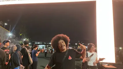 Edi Brokoli di lokasi konser Foo Fighters di Carnaval Ancol, Jakarta Utara, Kamis (2/10/2025).