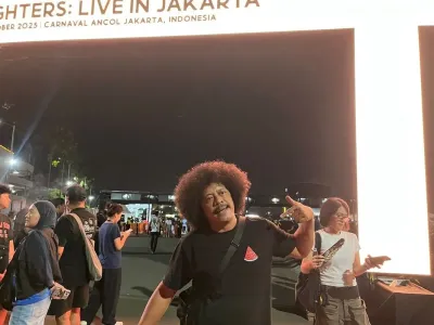 Edi Brokoli di lokasi konser Foo Fighters di Carnaval Ancol, Jakarta Utara, Kamis (2/10/2025).