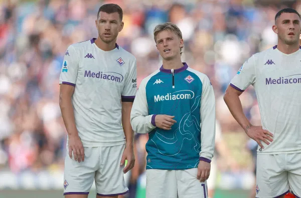 Edin Džeko, Albert Guðmundsson, and Roberto Piccoli face the fans after the dismal draw at Pisa.