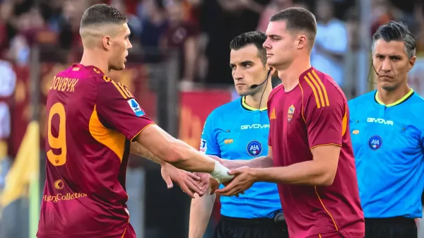 Evan Ferguson comes onto the pitch for Roma
