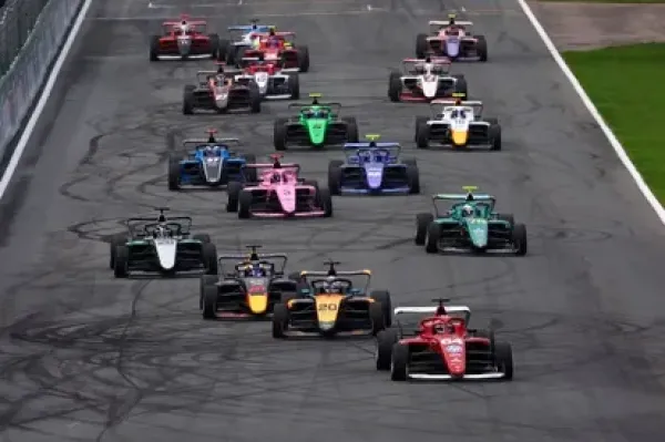 F1 Academy Gelar Seri Keenam di Singapura: Persaingan Panas (3)