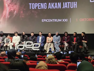 Filmakers dan cast film Jembatan Shiratal Mustaqim menghadiri konferensi pers di kawasan Rasuna Said, Rabu (1/10/2025)