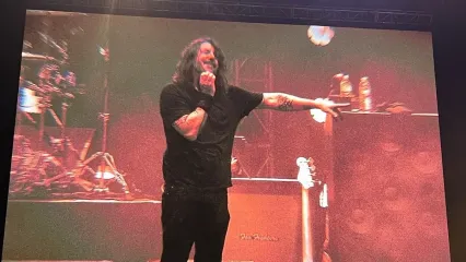 Foo Fighters saat konser yang digelar di Carnaval Ancol, Jakarta Utara, Kamis (2/10/2025).