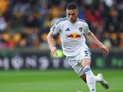 Gabriel Gudmundsson runs with the ball
