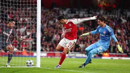 Gabriel Martinelli scores his side&#39;s first goal