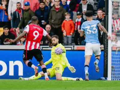 Guardiola Capai Rekor 250 Menit, City Menang Tipis di Brentford (4)