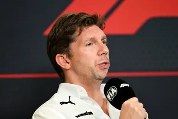 Hadjar Tampilkan Kecepatan Kilat di GP Singapura, Mirip Verstappen (4)