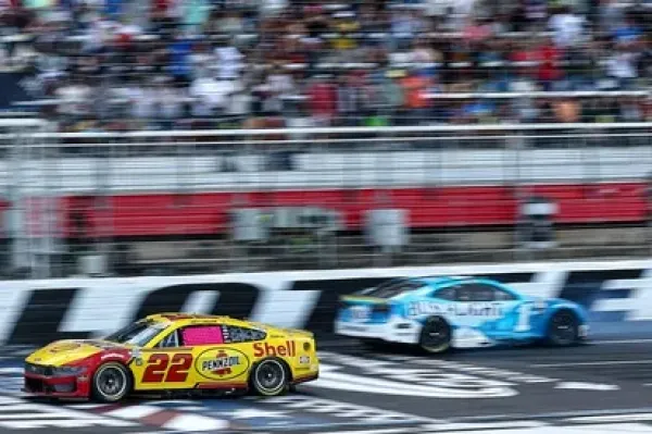 Herbst Dapat Disqualification di NASCAR Cup, Tidak Pengaruhi Playoff (1)
