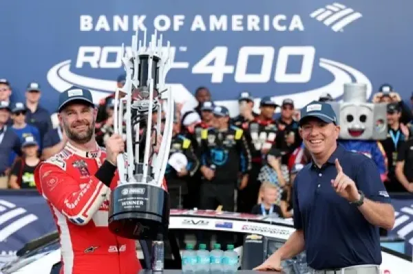 Herbst Dapat Disqualification di NASCAR Cup, Tidak Pengaruhi Playoff (2)