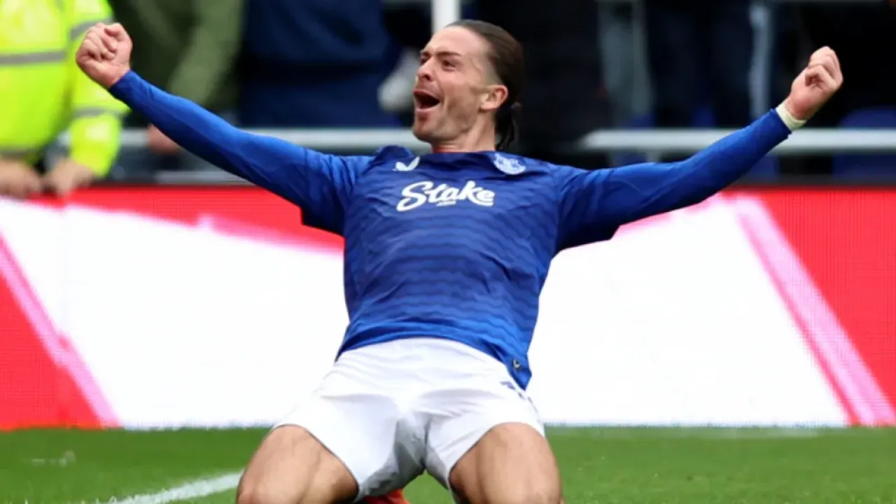 Jack Grealish celebrates scoring Everton&#39;s winner against Crystal Palace