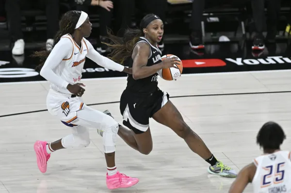 Jackie Young drives past Kahleah Copper.