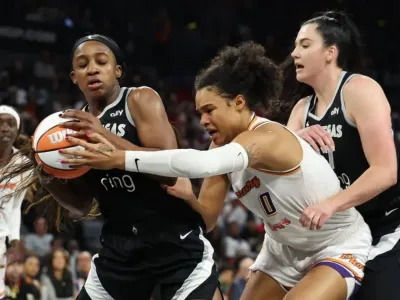 Jackie Young scores 32 as Las Vegas dominates Phoenix for 2-0 lead in WNBA Finals