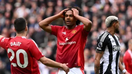 Joshua Zirkzee: Como plotting ambitious January move for Man United star